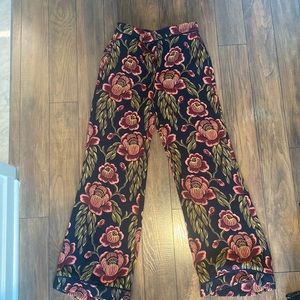 Trousers with floral print